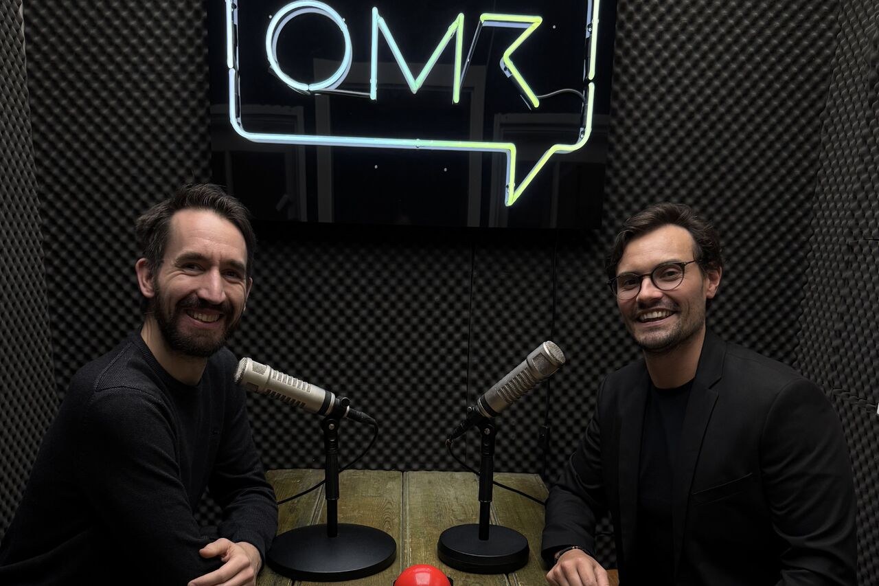 Podcast: Jens Polomski in der Podcast-Kabine beim OMR Tech Check 2026